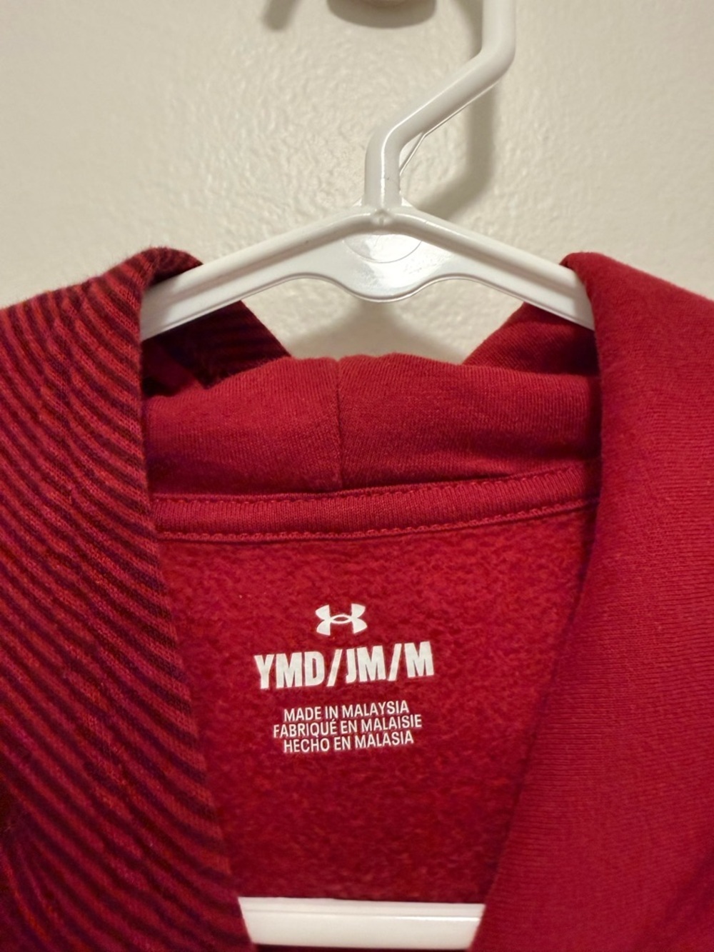 Underarmour Boys Sweatshirt Hoodie Red And Black Abstract Lines Size Medium - Picture 3 of 4